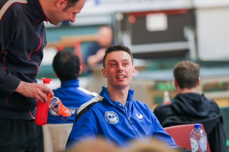 Spelers, in dit geval Yorick Schurink, zijn ook tijdens een duel normaal en goed bereikbaar. Dat hoort bij onze sport. - Theo Beumer